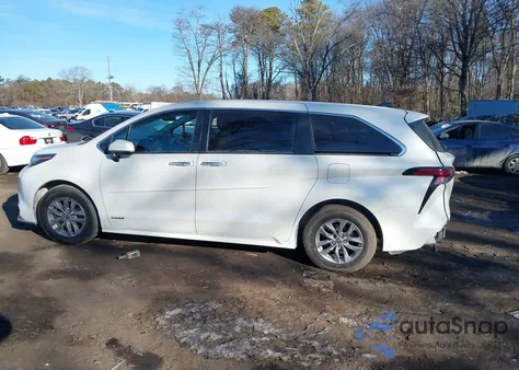 2021 Toyota Sienna Xle z USA, uszkodzony, nr VIN 5TDYSKFC0MS022318